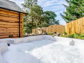 Child-friendly nice cottage with hot tub & garden | Pets allowed - Image 3