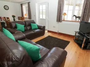 Cottage with garden - Image 3