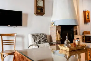 Holiday home with terrace | City view - Image 5