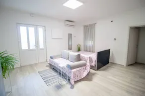 Fully equipped lovely flat with terrace, garden & barbecue | Garden view - Image 2