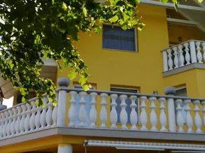 Charming flat with terrace & garden - Image 3