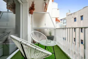 Flat with terrace & fast internet - Image 2