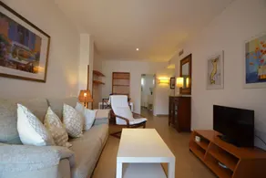Apartment with garden, pool & terrace - Image 3