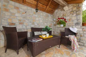Children-friendly villa with terrace, garden & BBQ | Pool view | Pets are welcome - Image 4