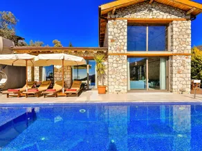 Fully equipped holiday home with hot tub, garden & BBQ | Nature view - Image 4