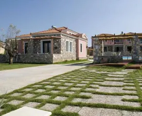 Holiday apartment with terrace & pool - Image 2