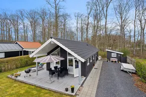 Holiday home with terrace - Image 2
