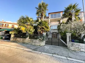 Holiday apartment with terrace, BBQ & garden - Image 3