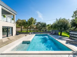 Beautiful holiday home with barbecue, private pool & garden - Image 2