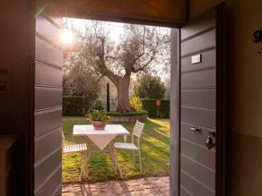 Studio-Apartment mit Sommerpool, Garten und Aussicht - Image 2