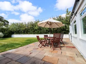 Beautiful cottage with garden - Image 3