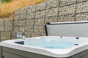 Child-friendly cottage with jacuzzi, garden & BBQ - Image 2