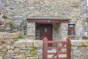Cottage with hot tub & garden - Image 2