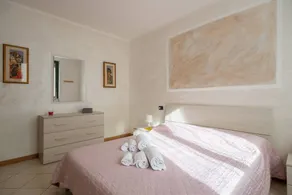 Children-friendly flat with garden & pool | Lake view - Image 2