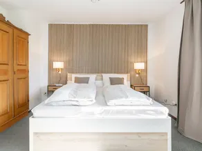 Cosy accommodations for large travel groups - Image 2