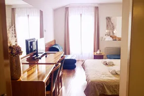 Habitación en casa de familia con sauna, terraza y jardín - Image 2