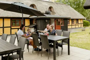 Timber house with sauna and activity room - Image 4