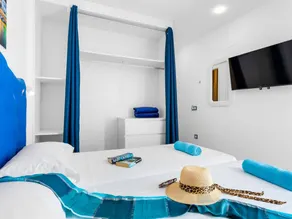 Dedicated room with terrace - Image 4