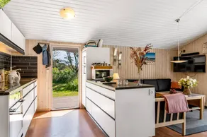 Child-friendly house with terrace | Pet-friendly - Image 4