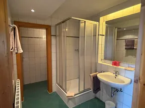 Flat with garden & terrace - Image 5