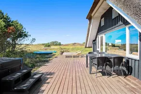 Fully equipped lovely holiday home with hot tub & terrace | Pets allowed - Image 3