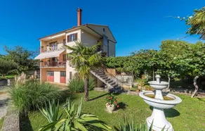 Apartamento con jacuzzi, terraza y jardín - Image 2