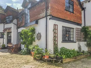 Cottage with garden & hot tub - Image 2