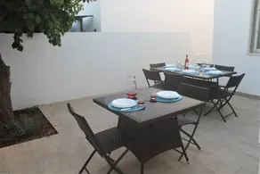 House with garden | Garden view - Image 2