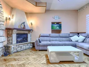 Fully equipped beautiful house with garden, private pool & BBQ - Image 5