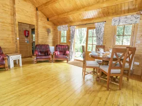 Child-friendly cottage with hot tub & garden | Pets are welcome - Image 5