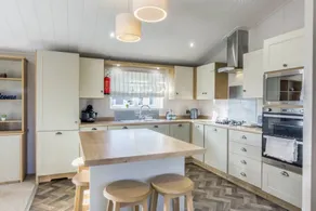 Child-friendly charming cottage with pool & garden - Image 3