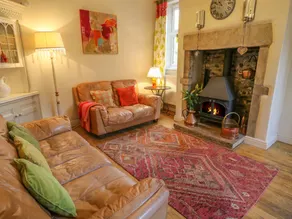 Cottage with terrace & garden - Image 3