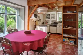 Maison avec piscine, barbecue et terrasse | Vue jardin - Image 2
