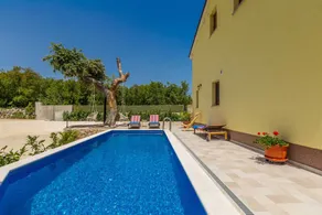 Charming letting with terrace, garden & barbecue | Pool view | Pet-friendly - Image 5