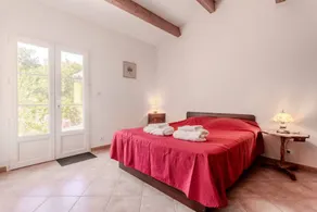 "Cigale" Room with Shared Pool, Wi-Fi, and Air Conditioning - Image 3