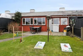 Villa with barbeque, garden & terrace - Image 2
