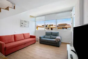 Appartement de vacances avec piscine, internet haut débit et terrasse | Vue ville - Image 5