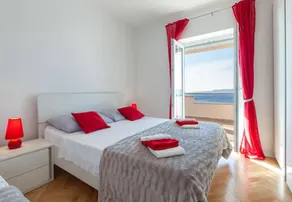 Flat with terrace | Water view - Image 5