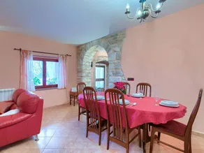 Family-friendly holiday home with private pool & BBQ - Image 2