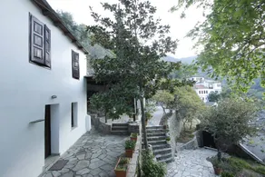 Child-friendly holiday apartment with garden, terrace & barbeque | Sea view | Perfect for remote work | Pets allowed - Image 2