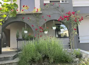 Spacieuse villa entièrement équipée avec piscine privée, jardin et barbecue | Vue montagne | Avec animaux bienvenus - Image 3