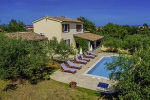 Villa with private pool, garden & BBQ - Image 3