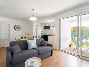 Apartment with garden - Image 2