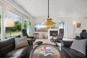 Holiday home with barbeque, jacuzzi & terrace | Sea view - Image 2