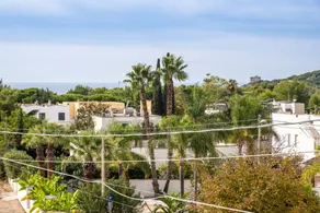 Villa 'Vacanze Serene' with Sea View, Wi-Fi, and Air Conditioning - Image 3
