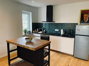 Apartment with terrace - Image 5