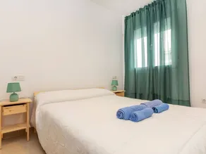 Fully equipped holiday apartment with pool - Image 4
