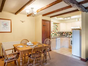 Children-friendly cottage with barbeque & garden - Image 4