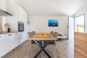 Holiday apartment with terrace | City view - Image 4