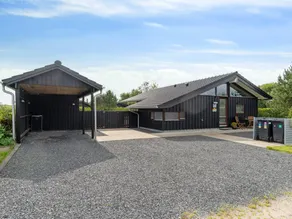 Holiday home with terrace, garden & sauna - Image 4